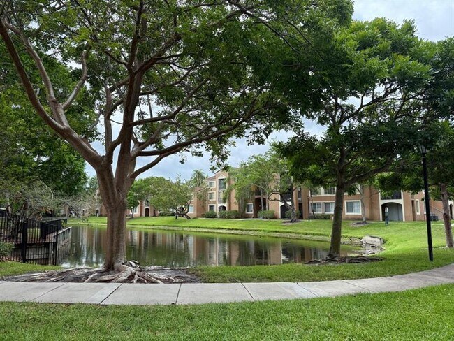 Foto del edificio - 4828 N State Rd 7