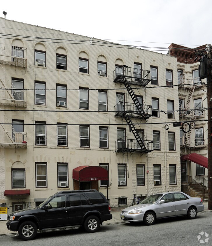 Foto principal - 209 48th St