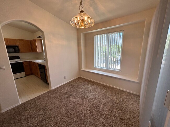 Foto del edificio - Spacious 2 bedroom and 2 bath.