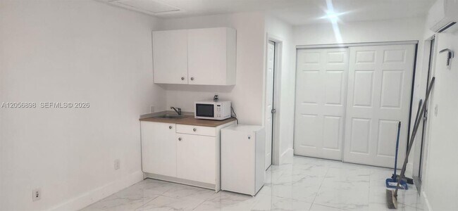 Foto del edificio - 6630 SW 132nd Ave