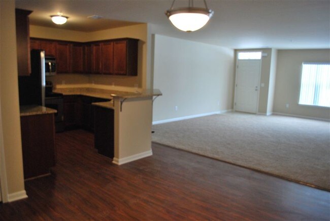 Building Photo - 49092 W Woods Dr