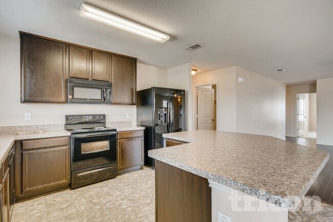 Building Photo - 324 Broken Bow