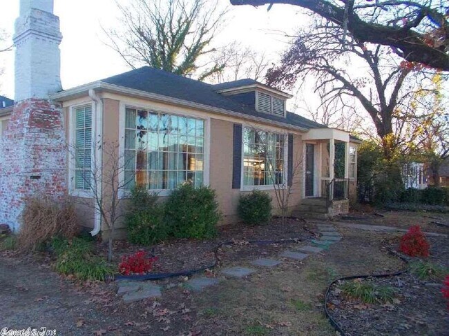 Foto del edificio - 5821 Cantrell Rd