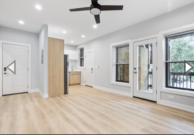 Foto del edificio - 6931 N Lakewood Ave
