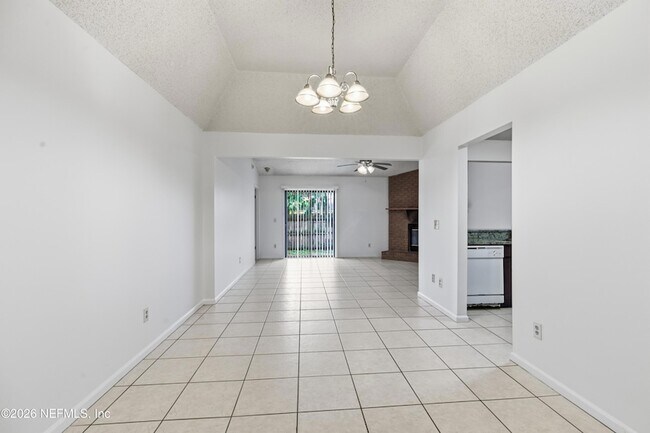 Building Photo - 3544 Villa Pl