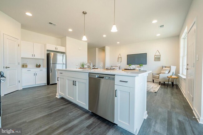 Building Photo - 614 Ruth Way