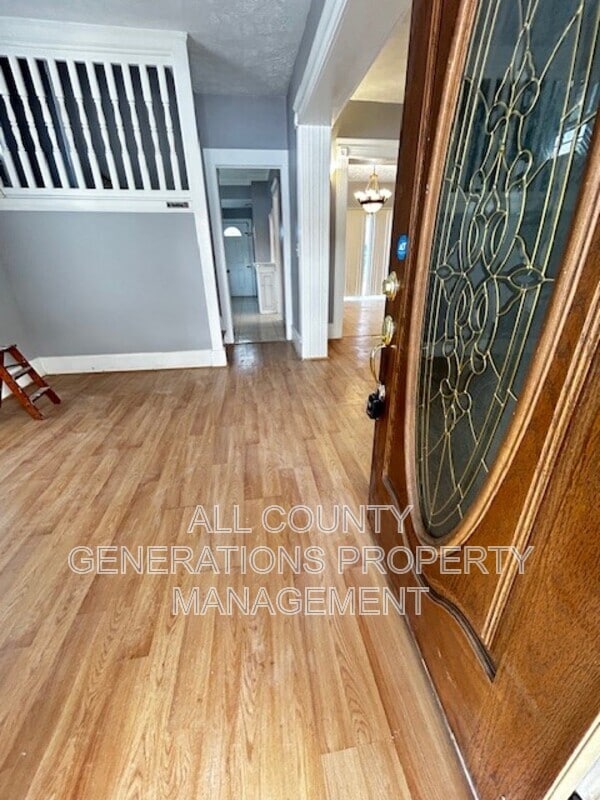 Foto del edificio - 1361 E 43rd St