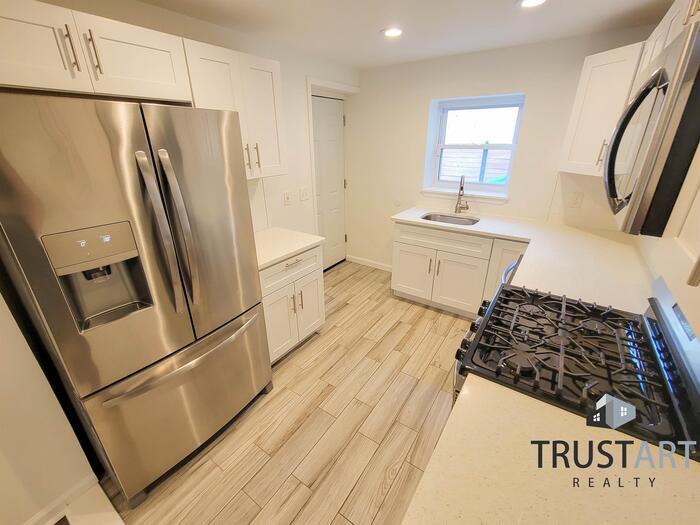 Primary Photo - 3 Bedroom House in Germantown
