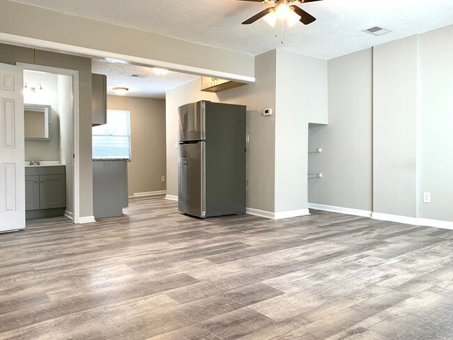 Building Photo - 719 Elder St