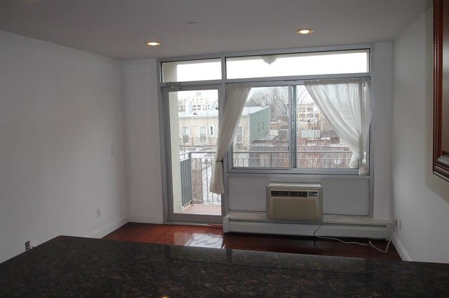Foto del edificio - 1025 47th Rd