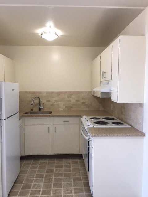 Kitchen - 70 Parkridge Dr
