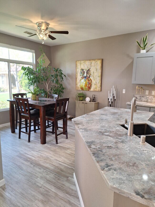Building Photo - 78967 Chardonnay Way