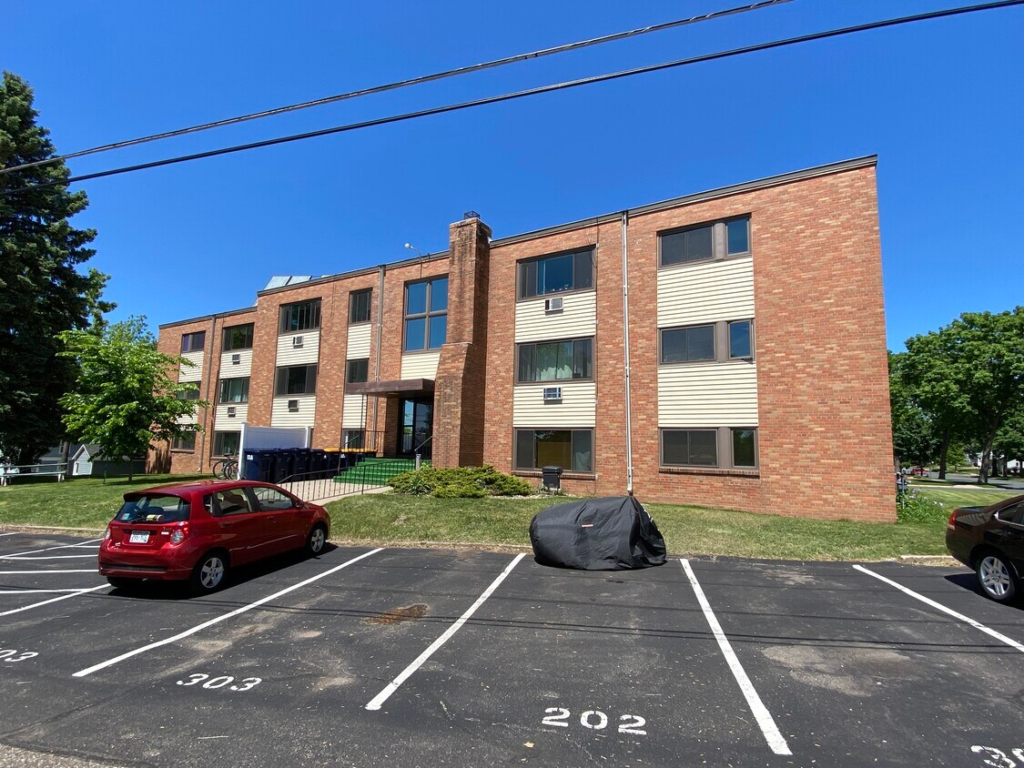 222 E Locust St, River Falls, WI 54022 Apartments in River Falls, WI