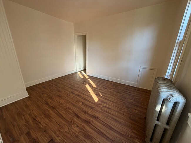 Foto del edificio - 210 S Duke St