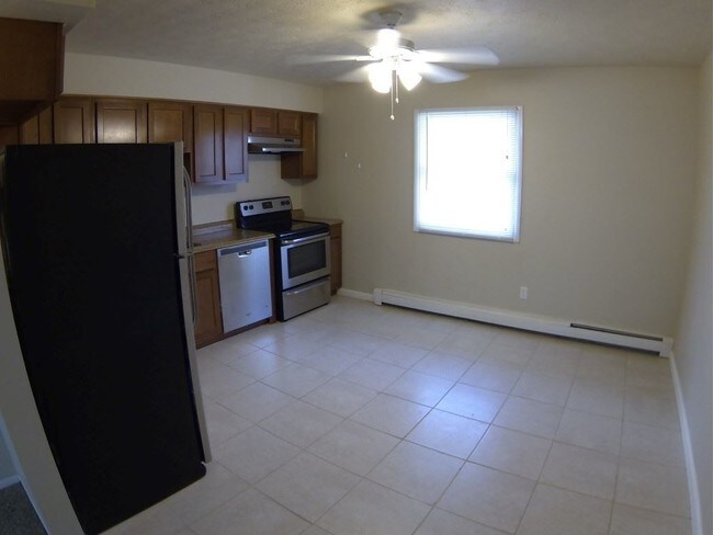 Building Photo - 2 br, 1 bath Apartment - 698 Robinson Road