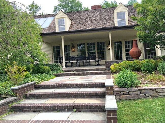 Building Photo - 100 Cleft Rd