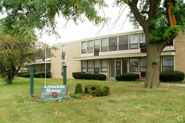 Building Photo - Crescent House Apartments