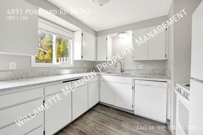 Building Photo - Amazing 2 Bedrooms, 1 Bathrooms Apartments...