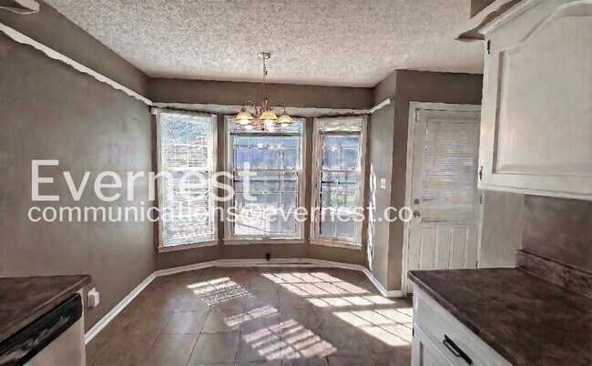 Foto del edificio - 13002 Crystal Ave