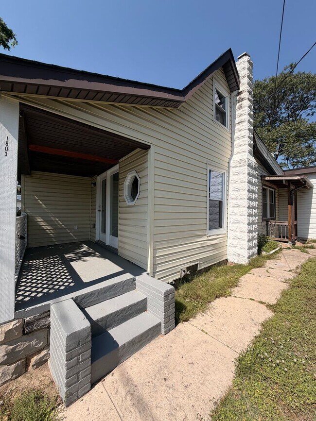 Building Photo - 1803 Homberg Ave