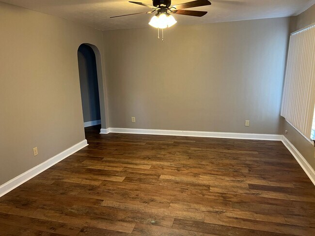 Foto del edificio - Totally updated!  New Kitchen! 2 Bedroom 1...