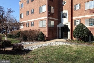 Building Photo - 820 A S Washington St