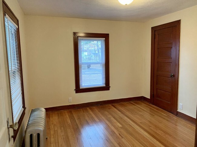 Building Photo - Three bedroom house for rent in Plainville