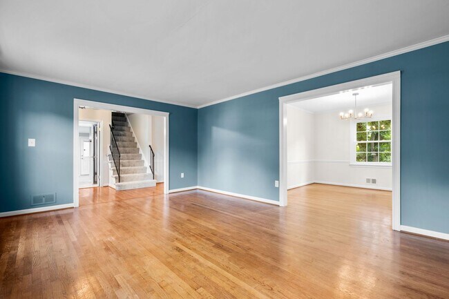 Foto del edificio - 5 Bed 3 Bath - Rockville Colonial - Update...