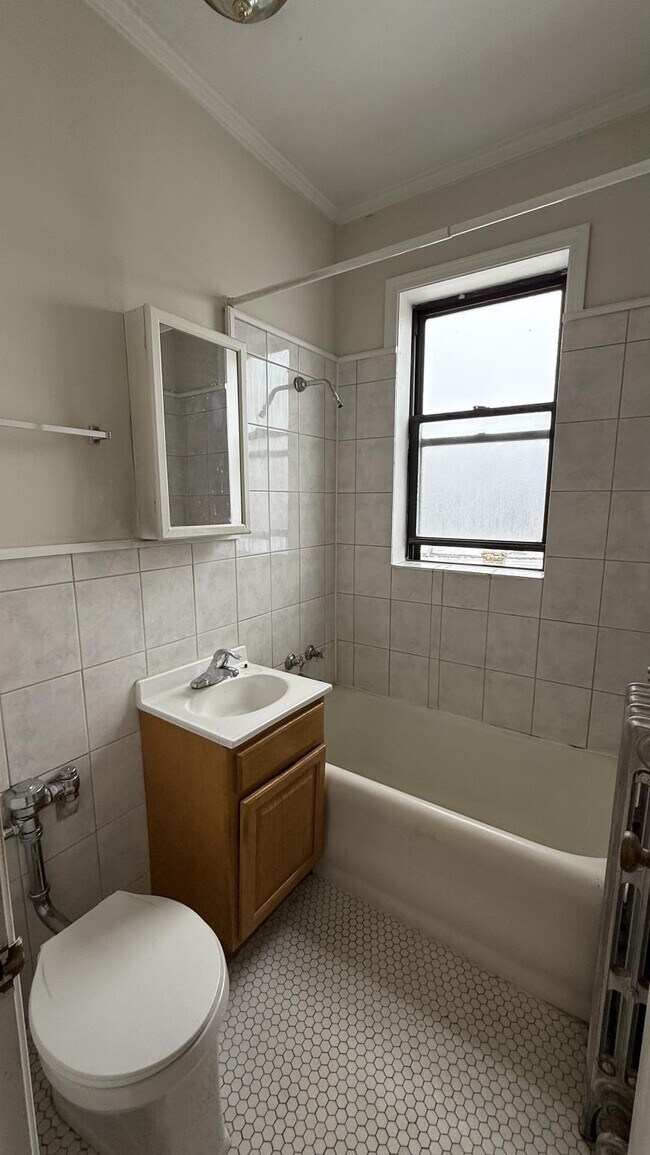 Foto del edificio - 0 bedroom in Chicago IL 60613