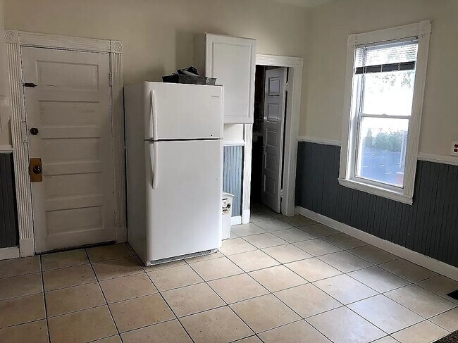 Building Photo - 28 Litchfield St