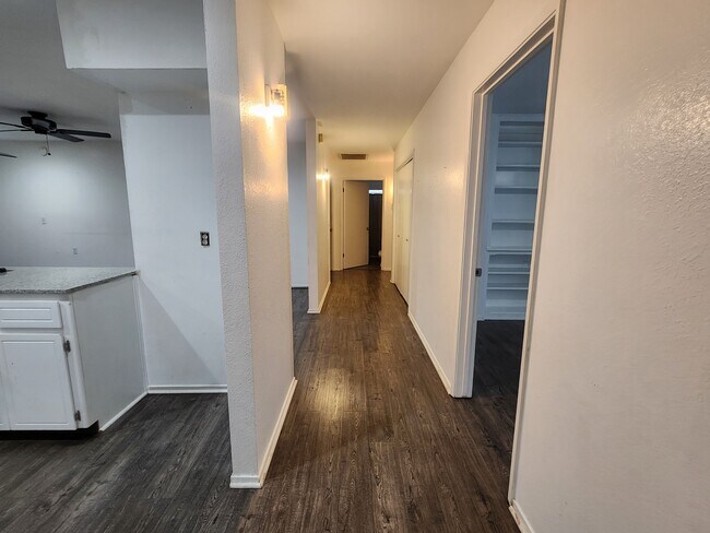 Foto del edificio - 678 W Henderson Ave