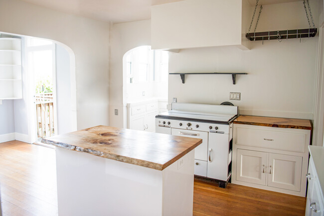 family room/kitchen - 242 Tingley St