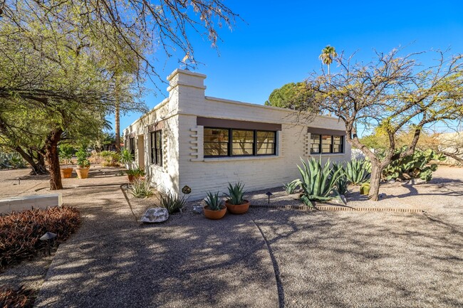 Building Photo - "Charming 3-Bed Oasis with Granite Touches...