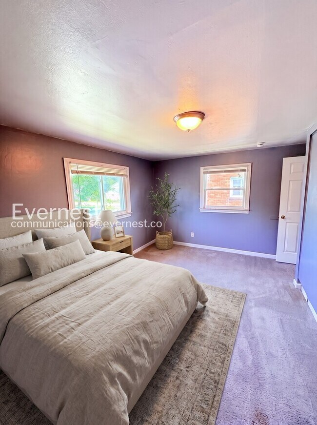 Building Photo - 2 Bed & 1 Bath Duplex in Detroit / Pet-Friendly / Section 8 Accepted / Available Now!