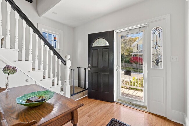 Foto del edificio - 6 Rowell Ave