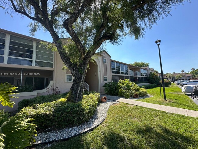 Foto del edificio - 4760 NW 102nd Ave