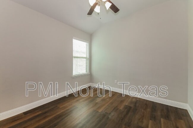 Building Photo - 6415 Graceland Dr
