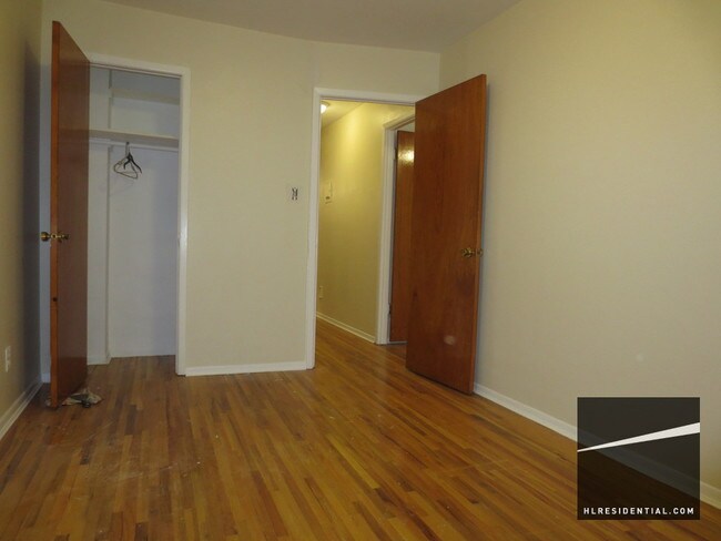 Foto del edificio - 7515 Ditmars Blvd