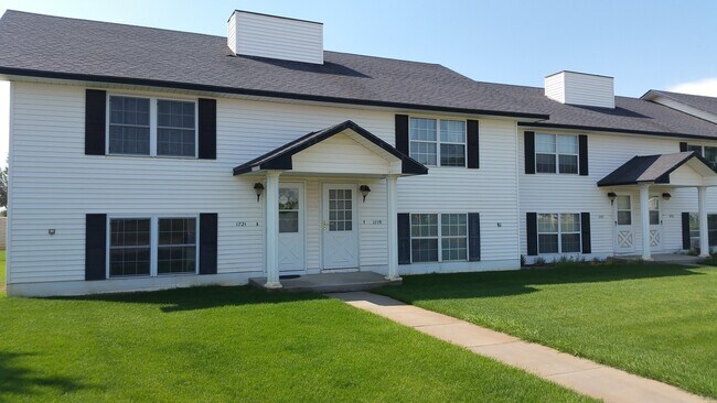 Foto del edificio - 3 Bed 1.5 Bath Townhouse with 2 Car Detach...