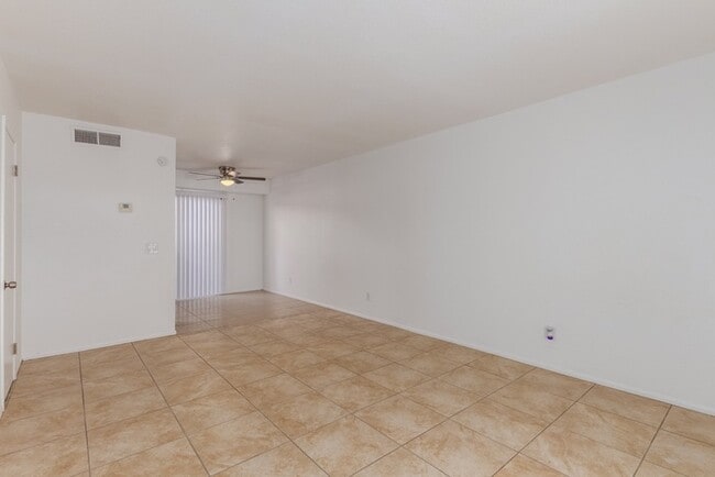 Building Photo - 2 bedroom townhouse $1199.00