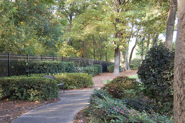 Foto del edificio - The Gables at Druid Hills Senior Apartments