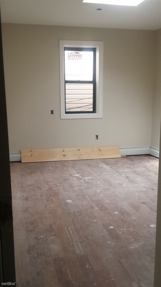 Building Photo - 700 Morris Park Ave