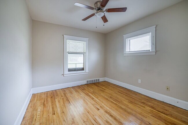 Foto del edificio - 12401 Parkhill Ave