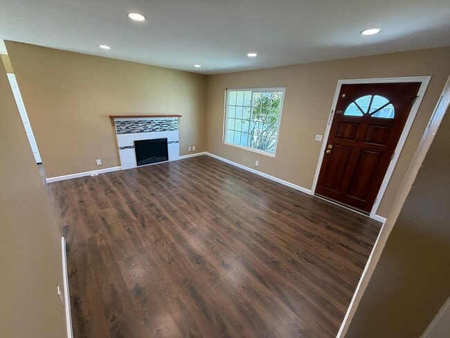 Building Photo - 6958 Darian Ct