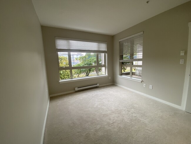 Building Photo - 5670 Edgewater Ln