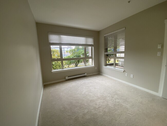 Photo du bâtiment - 5670 Edgewater Ln