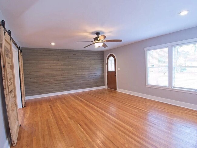 Building Photo - 821 Brett St S