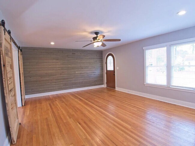 Foto del edificio - 821 Brett St S