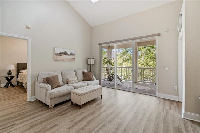 Building Photo - 2801 Chancellorsville Dr