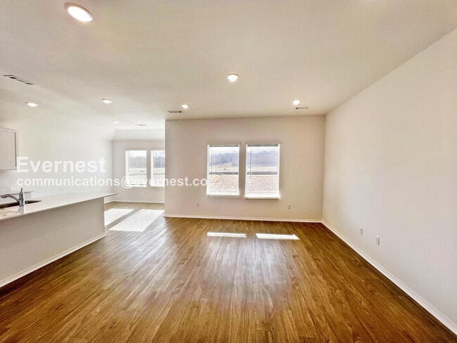 Foto del edificio - 116 E Sunbelt Ct